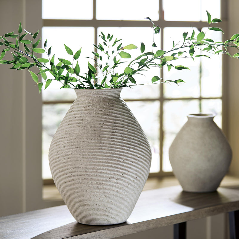  Signature Design by Ashley Hannela A2000514 Vase IMAGE 2